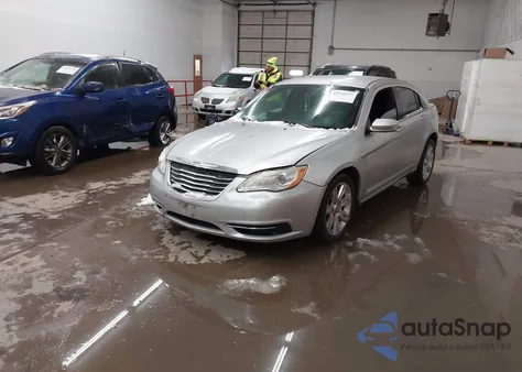 2012 Chrysler 200 Lx z USA, uszkodzony, nr VIN 1C3CCBAB6CN179768